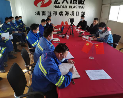 【一线督战 挖潜增效 共克时艰】——安博官网体育入口(中国)有限公司爆破工程集团领导一行赴瑞海项目部检查工作