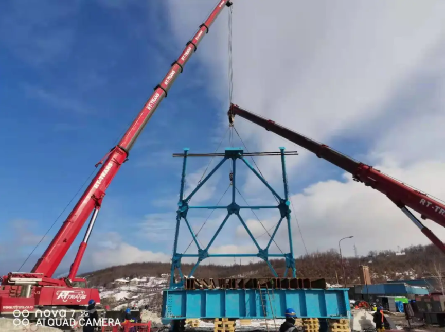 【齐心协力攻坚克难 疫情防控安全生产】—— 安博官网体育入口(中国)有限公司爆破工程集团塞尔维亚波尔项目部Ⅵ型凿井井架顺利吊装