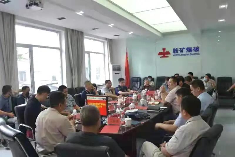 辽宁省安委会第三督查组莅临安博官网体育入口(中国)有限公司爆破工程集团鞍矿爆破督查指导安全生产工作