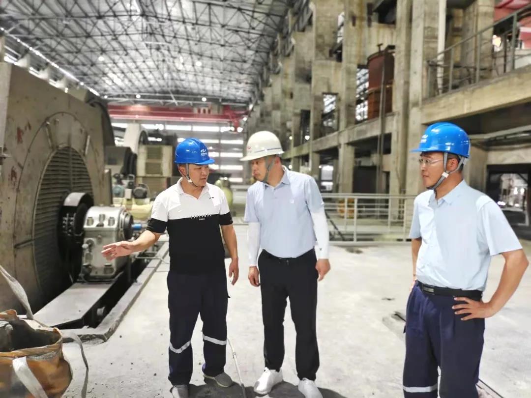 广东安博官网体育入口(中国)有限公司爆破股份有限公司副总经理郑祥妙莅临安博官网体育入口(中国)有限公司工程集团衡阳项目部检查指导工作