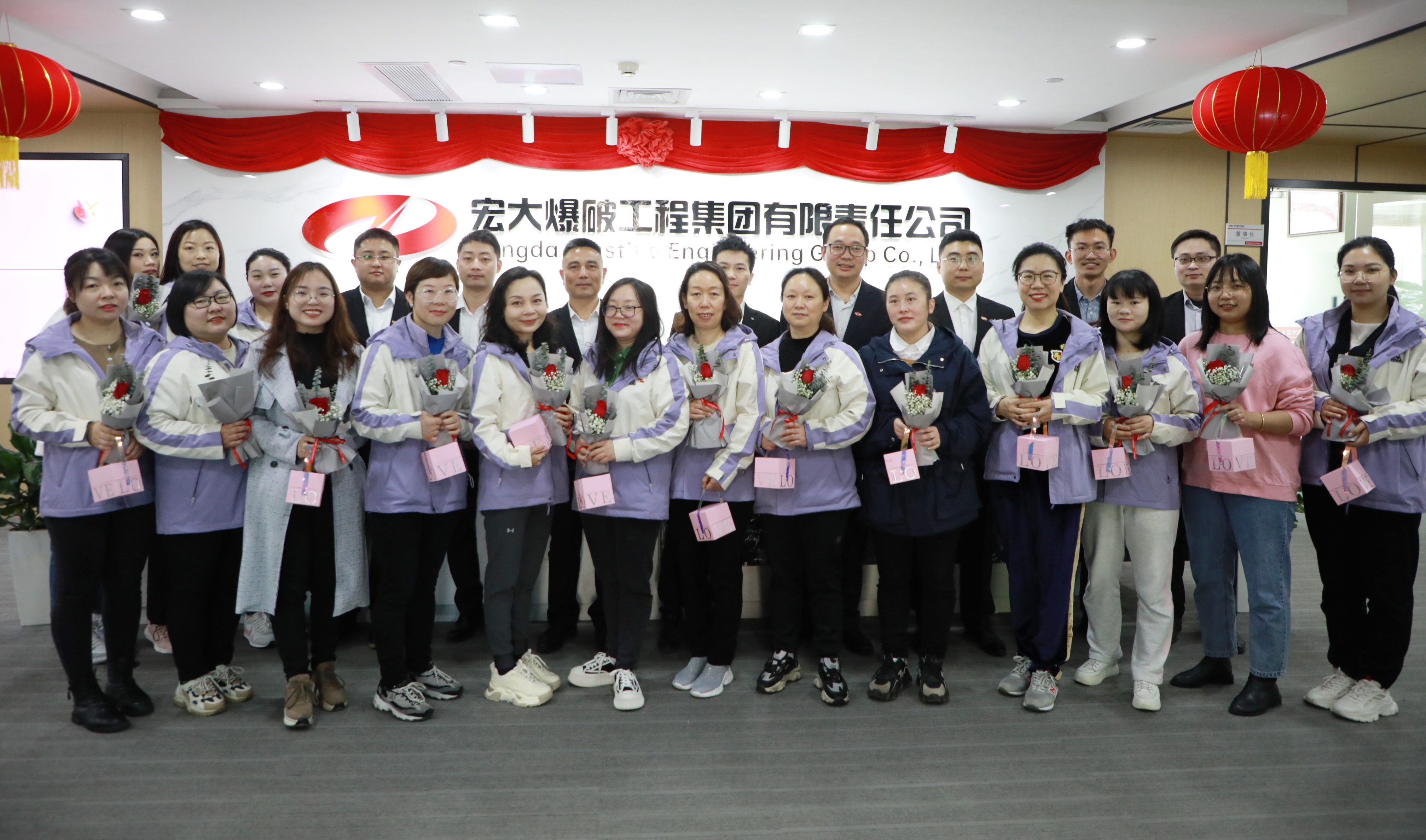 【良辰三八节 工程巾帼美】——为安博官网体育入口(中国)有限公司工程女职工点赞、过节