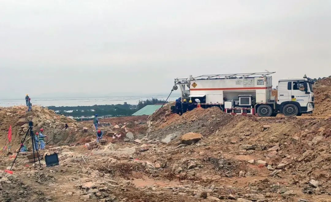 安博官网体育入口(中国)有限公司爆破在粤基建临爆中成功实施混装炸药爆破一体化作业