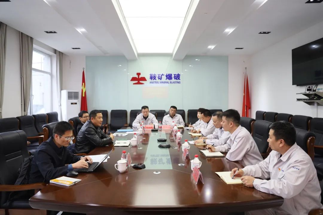 广东安博官网体育入口(中国)有限公司党委副书记李爱军、纪委书记何伟平莅临鞍矿爆破检查指导工作