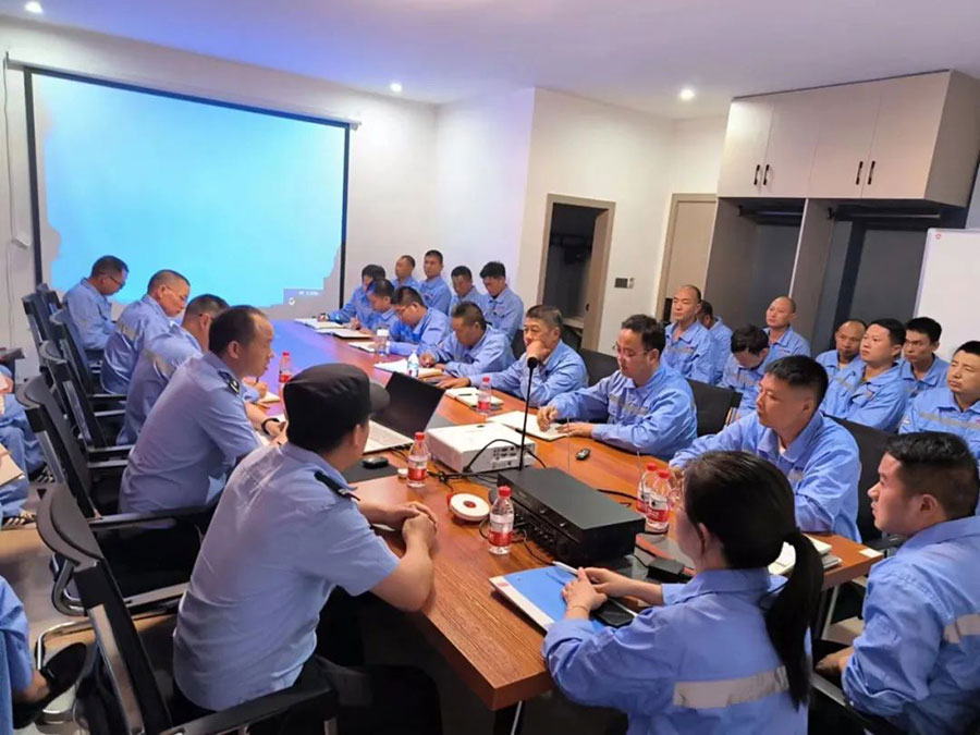 警民面对面、搭建连心桥｜安博官网体育入口(中国)有限公司爆破宜春时代项目部开展反诈宣传活动