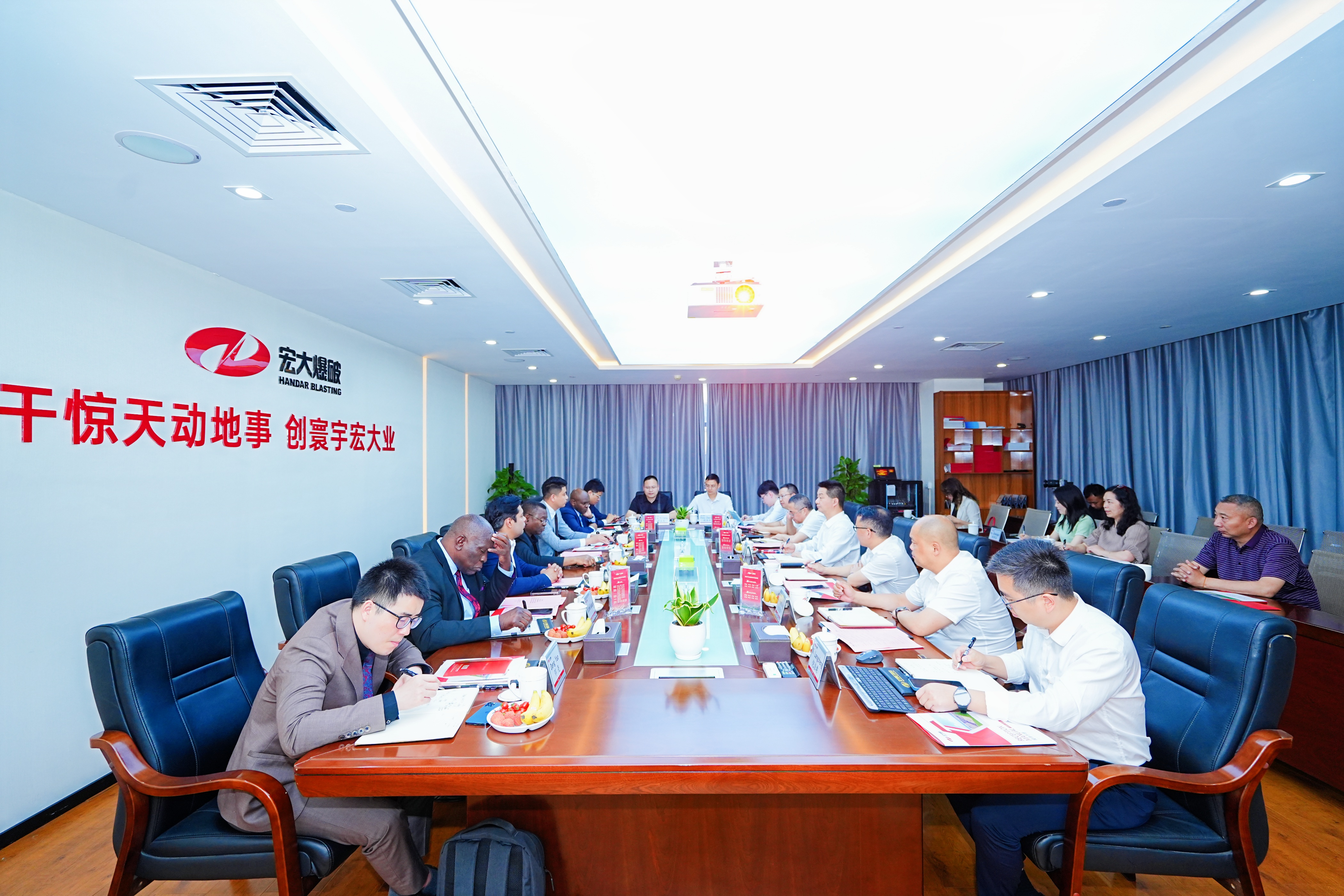 赞比亚驻华大使到访安博官网体育入口(中国)有限公司爆破 共绘中赞矿业合作新蓝图