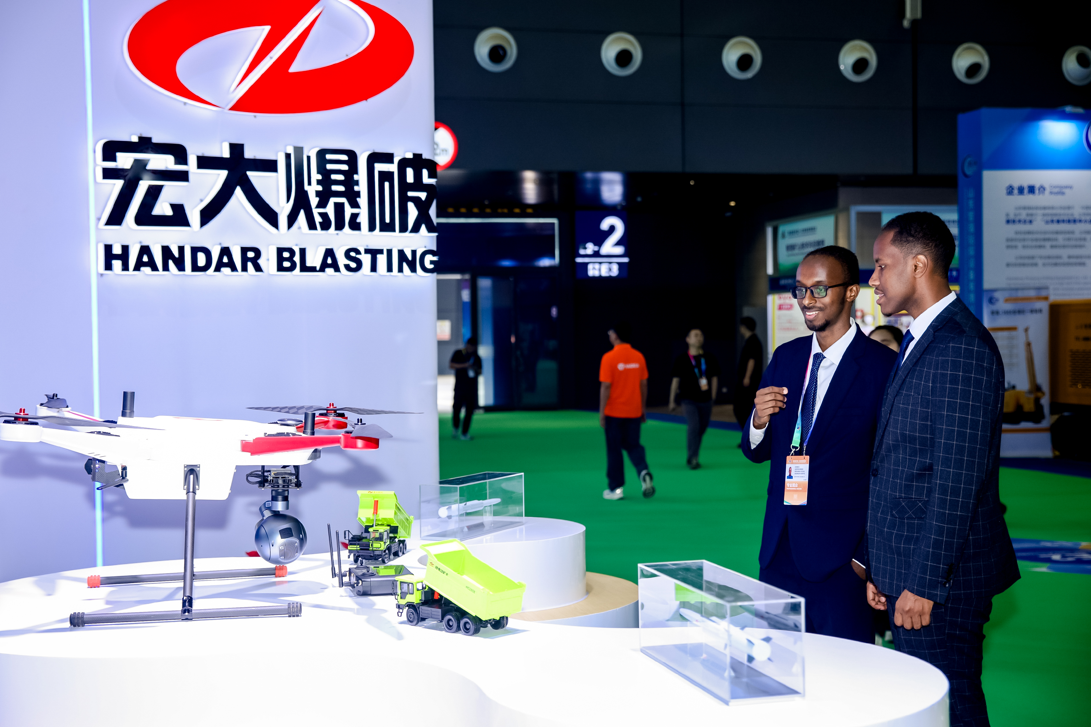 借势第四届中非经贸博览会 | 非洲多国政商到访安博官网体育入口(中国)有限公司爆破共拓矿业合作新蓝图