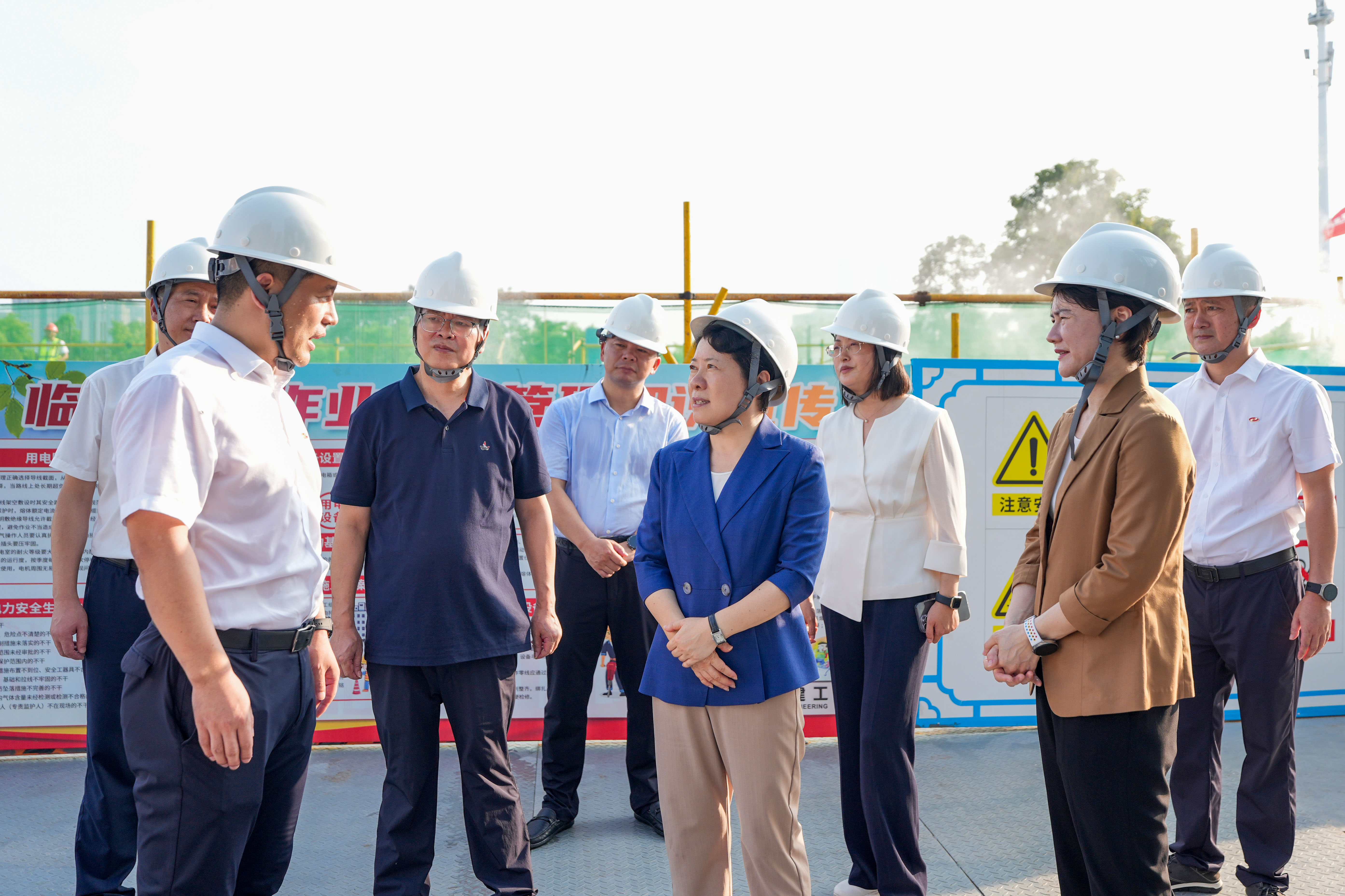 湖南省委常委、长沙市委书记吴桂英走进安博官网体育入口(中国)有限公司爆破开展“十五五”规划专题调研