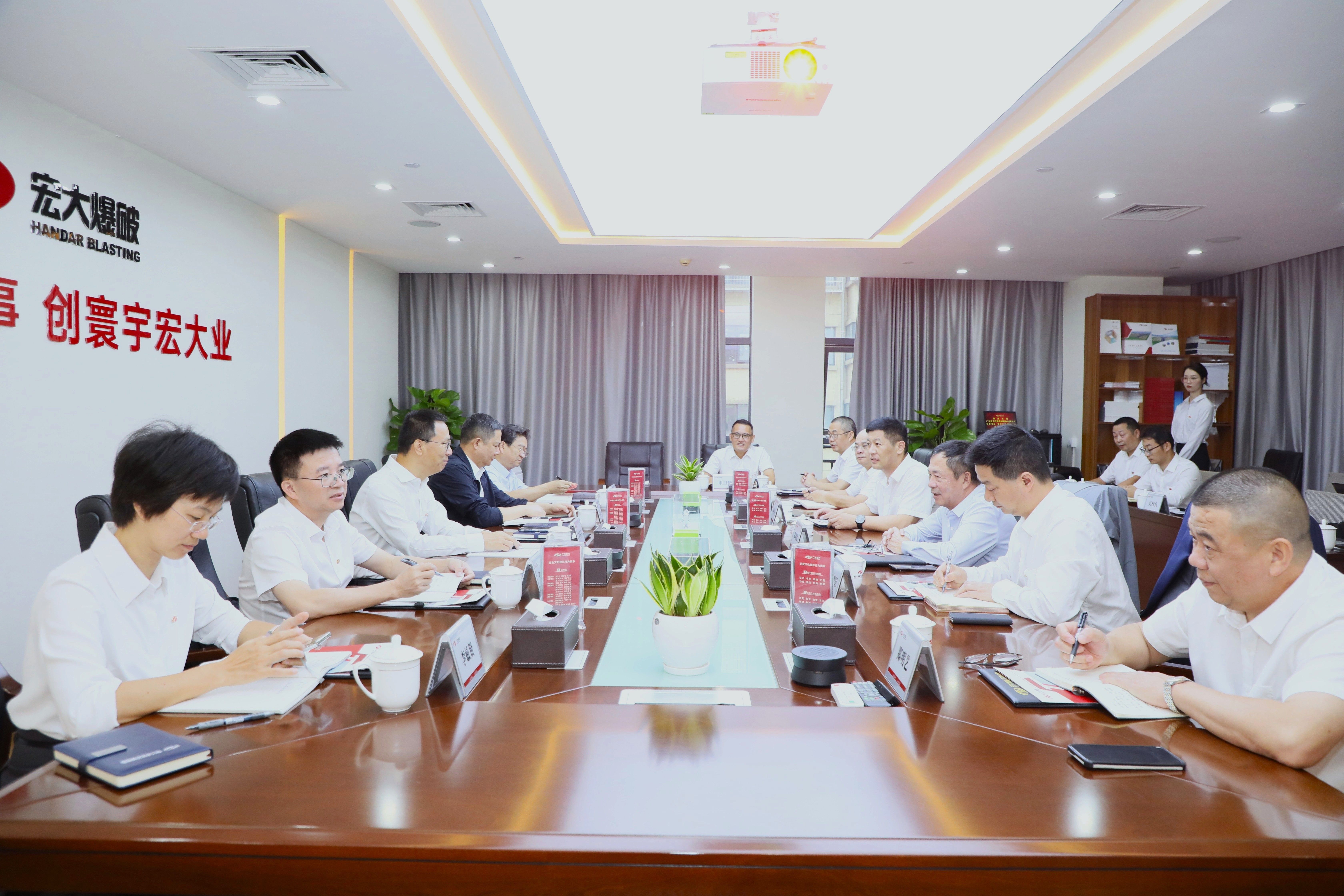 广东安博官网体育入口(中国)有限公司党委书记、董事长郜洪青一行到安博官网体育入口(中国)有限公司爆破调研指导工作